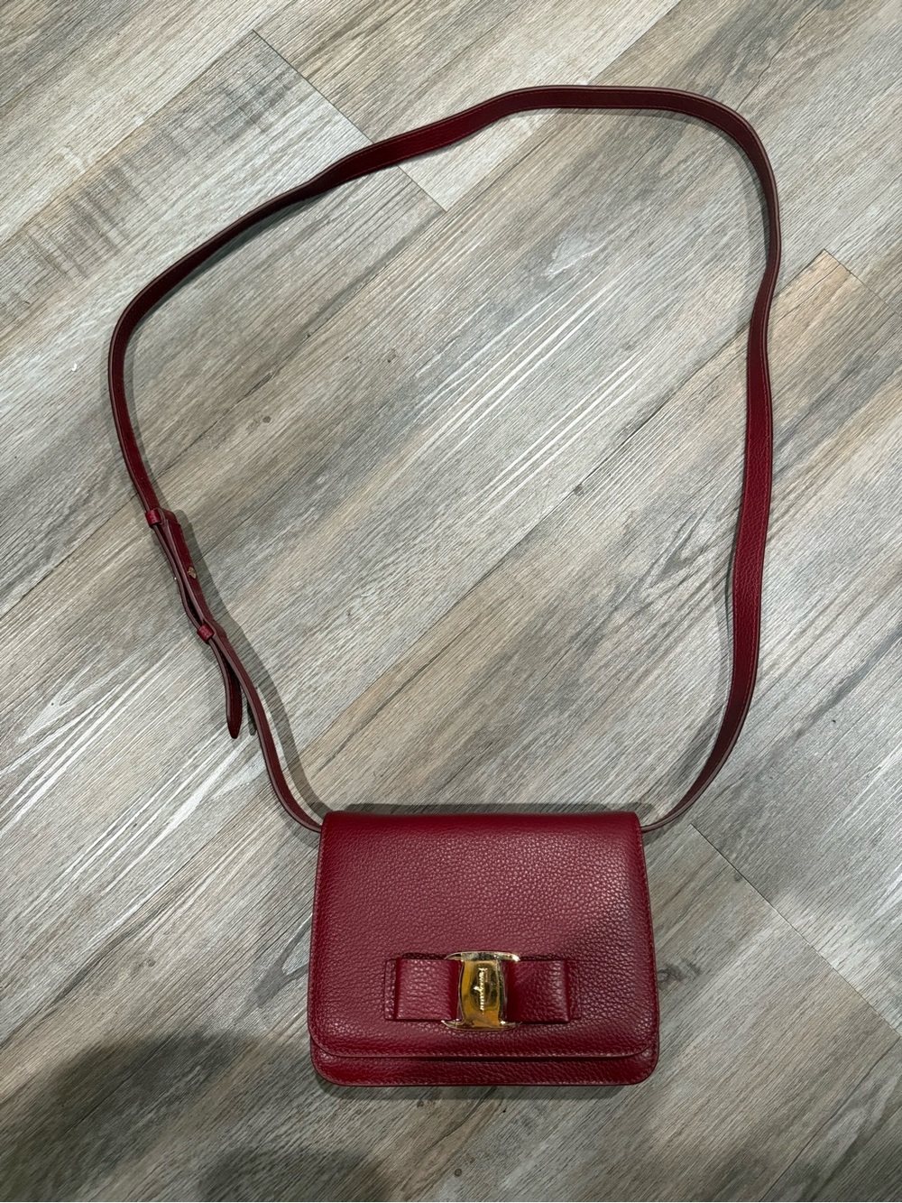 Ferragamo Womens Vara Bow Crossbody Bag